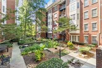 850 Piedmont Ave NE in Atlanta, GA - Foto de edificio - Building Photo