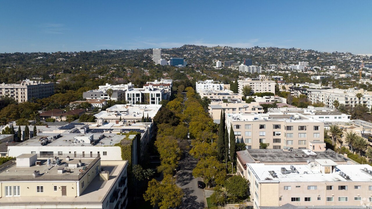 414 N. Palm Drive in Beverly Hills, CA - Building Photo