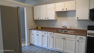 7039 Cotillion Rd N in Jacksonville, FL - Building Photo - Building Photo