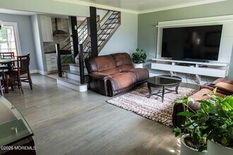 18 Arbor Way in Ocean Township, NJ - Building Photo - Building Photo