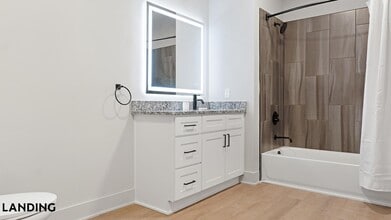 49 Boulevard SE, Unit D-443 in Atlanta, GA - Foto de edificio - Building Photo