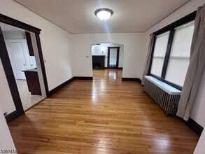 208 W Midland Ave in Paramus, NJ - Building Photo - Building Photo