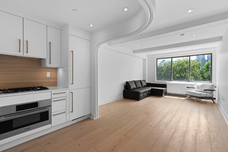 533 E 12th St in New York, NY - Building Photo