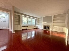 3 Alaska Ave in Bedford, MA - Building Photo - Building Photo