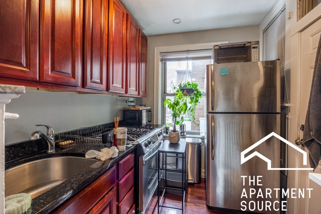 544 W Surf St, Unit 1E