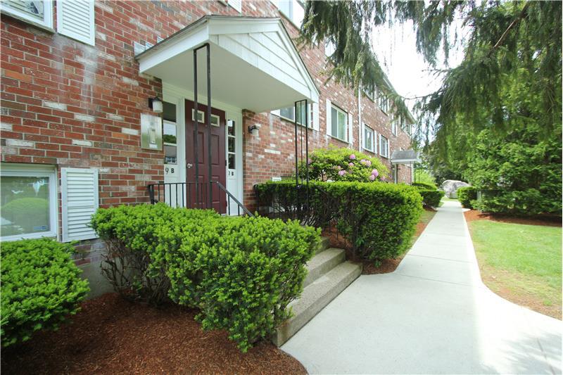 9 Mayberry Dr-Unit -1 in Westborough, MA - Foto de edificio