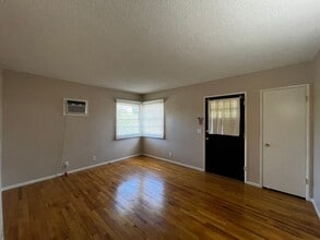 745 W Foothill Blvd in Glendora, CA - Building Photo - Building Photo