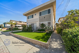 12236 Manor Dr. in Hawthorne, CA - Foto de edificio - Building Photo