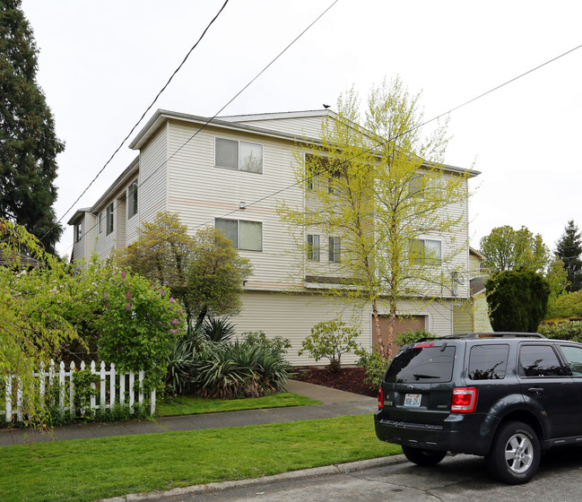 1531 Apartments in Seattle, WA - Building Photo - Building Photo