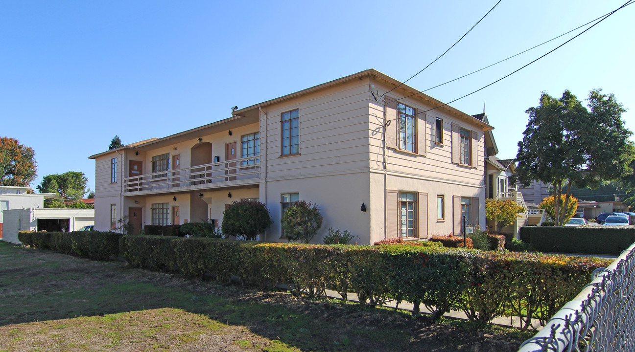 220 N San Mateo Dr in San Mateo, CA - Building Photo