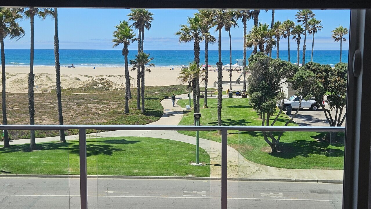 647 Ocean View Dr, Unit 647 in Port Hueneme, CA - Building Photo