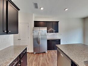 580 Smt Vw Ln in Canton, GA - Foto de edificio - Building Photo