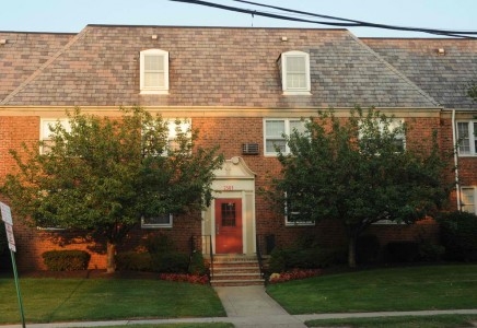 Kemper Manor in Shaker Heights, OH - Building Photo