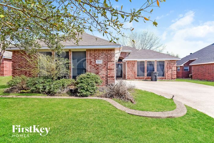674 Sunflower Trail in Rockwall, TX - Foto de edificio