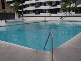 500 Lunalilo Home Rd in Honolulu, HI - Building Photo