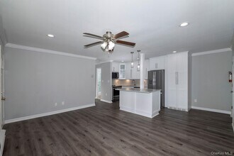 30 Westgate Dr in Bohemia, NY - Building Photo - Building Photo