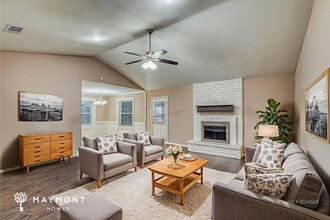 152 Bastrop St in Angleton, TX - Foto de edificio - Building Photo