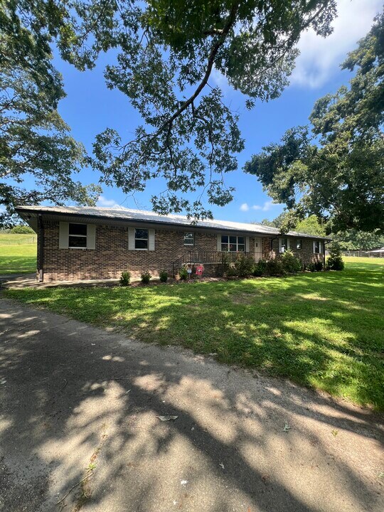 2586 Mt Pisgah Rd in Ringgold, GA - Foto de edificio