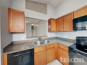 9808 Red Clover Ave in Orlando, FL - Foto de edificio - Building Photo