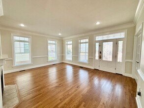 259 W Ocean View Ave in Norfolk, VA - Building Photo - Building Photo