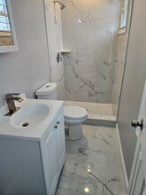 326 Roselyn St in Philadelphia, PA - Foto de edificio - Building Photo