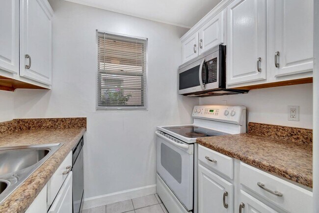 650 SW 2nd Ave, Unit 150 in Boca Raton, FL - Building Photo - Building Photo