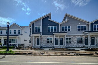 4873 Lacy Rd in Fitchburg, WI - Foto de edificio - Building Photo