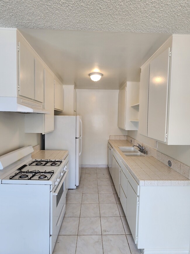 519 N Hayworth Ave in Los Angeles, CA - Foto de edificio - Building Photo