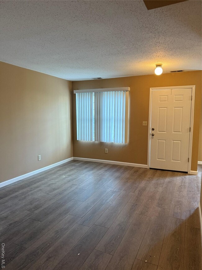 2805 Whispering Hills Dr in Chester, NY - Building Photo - Building Photo