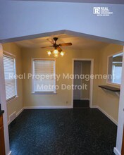 823 E Second St in Royal Oak, MI - Building Photo - Building Photo