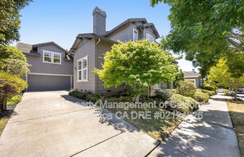 1922 Buckingham Ln in Petaluma, CA - Building Photo