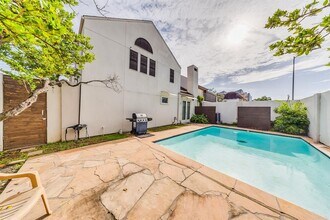2819 Bering Dr in Houston, TX - Building Photo - Building Photo