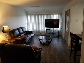 2153 Findlay Ave, Unit 1 in Monterey Park, CA - Foto de edificio - Building Photo