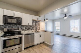 31 Willetts Ave in New London, CT - Foto de edificio - Building Photo