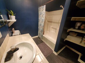 7050 S La Cienega Blvd, Unit 2 in Inglewood, CA - Building Photo - Building Photo