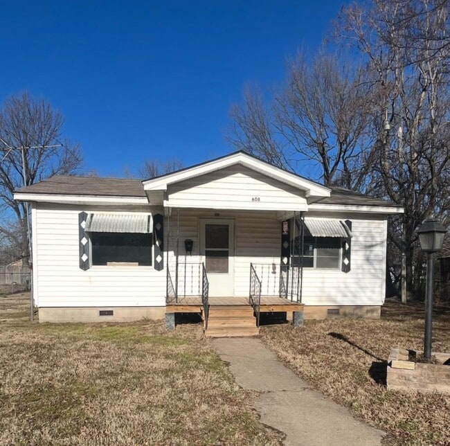 property at 608 E Spaulding St