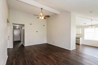 9506 Lost Eagle Dr in Houston, TX - Foto de edificio - Building Photo