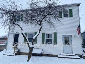 124 S Chillicothe St in South Charleston, OH - Building Photo