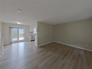 2990 Payne Ave in Little Canada, MN - Building Photo - Building Photo