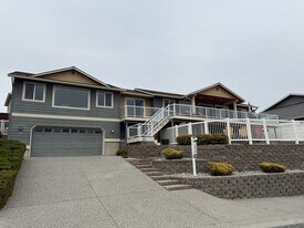 165 Coral St in Manson, WA - Building Photo