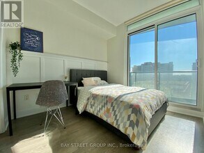 30 Roehampton Ave in Toronto, ON - Building Photo - Building Photo