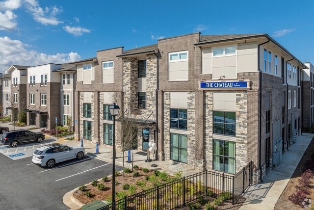 The Chateau 55+ Age Exclusive Apartments in Hoschton, GA - Foto de edificio - Building Photo