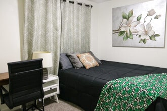667 N Sir Michael Dr in Salt Lake City, UT - Building Photo - Building Photo