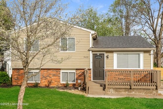 9420 Wood Hollow Rd in Louisville, KY - Foto de edificio - Building Photo