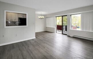 1310 Berlin Tpke in Wethersfield, CT - Building Photo