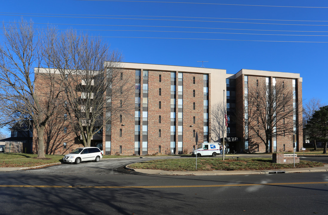 Nettleton Manor Apartments in Bonner Springs, KS - Foto de edificio