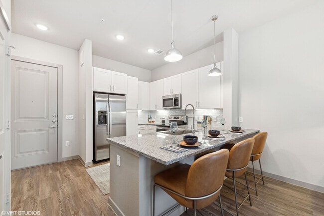 Ennova Highlands in Arlington, TX - Building Photo - Building Photo