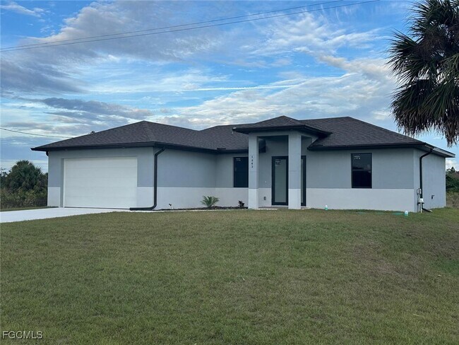 1043 Eisenhower Blvd in Lehigh Acres, FL - Building Photo - Building Photo