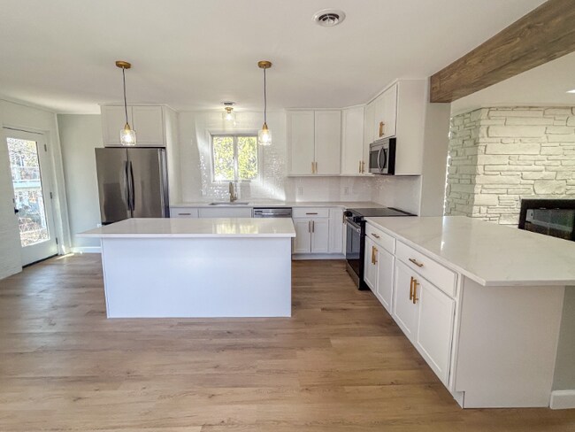 15 Sloan Ln in Pasadena, MD - Building Photo - Building Photo