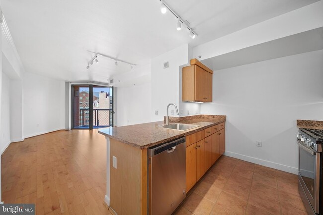 631 D St SW, Unit 1025 in Washington, DC - Building Photo - Building Photo